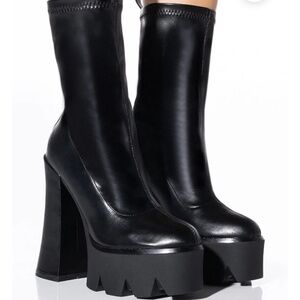 AKIRA - The AZALEA WANG Tati Chunky Boot In Black - 8